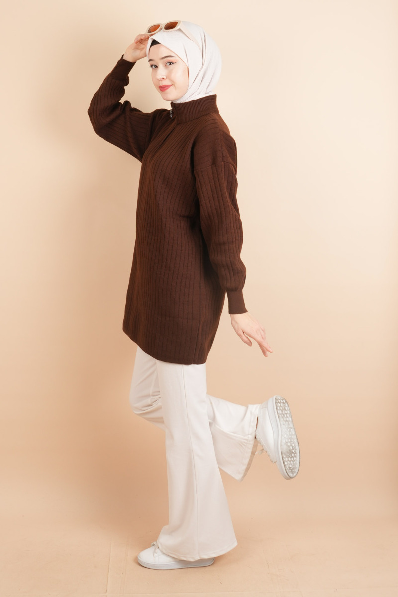 Fermuarlı Yarım Hakim Yaka Dik Fitilli Tunik Kazak Kahverengi - 3