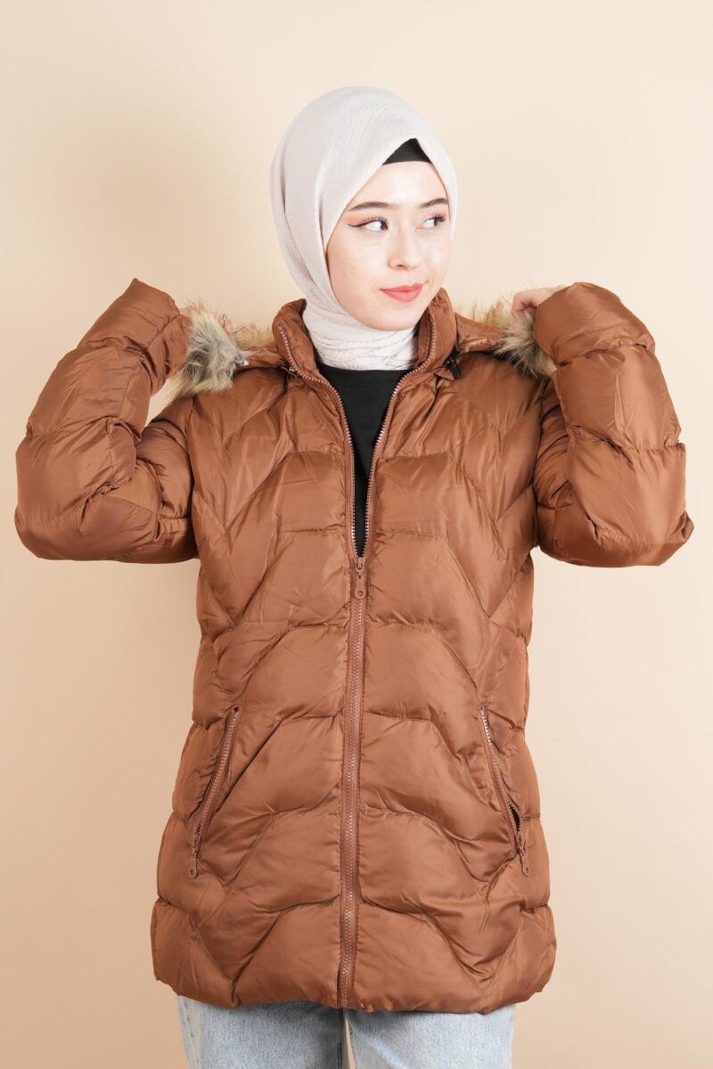 Tesettür Araboy Şişme Mont Zigzag Desenli Kapüşonlu Şişme Mont Kahverengi - 4