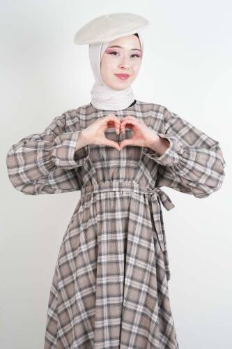 Tesettür Elbise Bel Lastikli Fırfır Kol Ekose Elbise Krem - 4