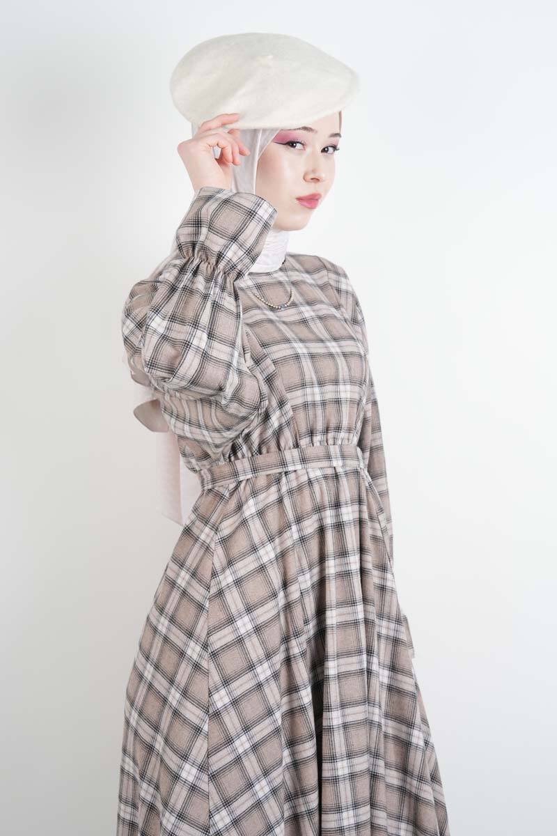 Tesettür Elbise Bel Lastikli Fırfır Kol Ekose Elbise Krem - 2