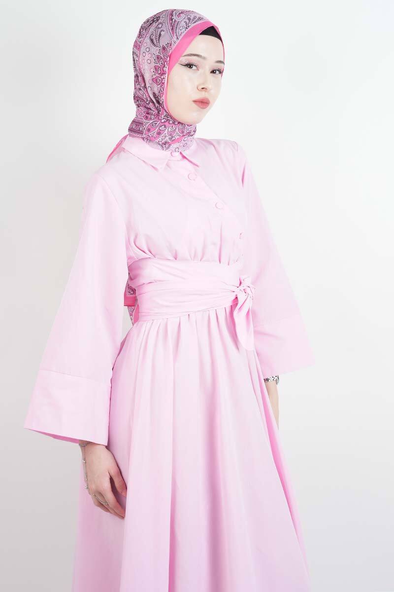 Tesettür Elbise Çapraz Düğmeli Dolama Kuşaklı Poplin Elbise Pembe - 2