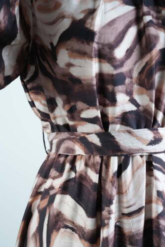 Tesettür Elbise Fırça Desen Balon Kol Saten Elbise Kahverengi - 5