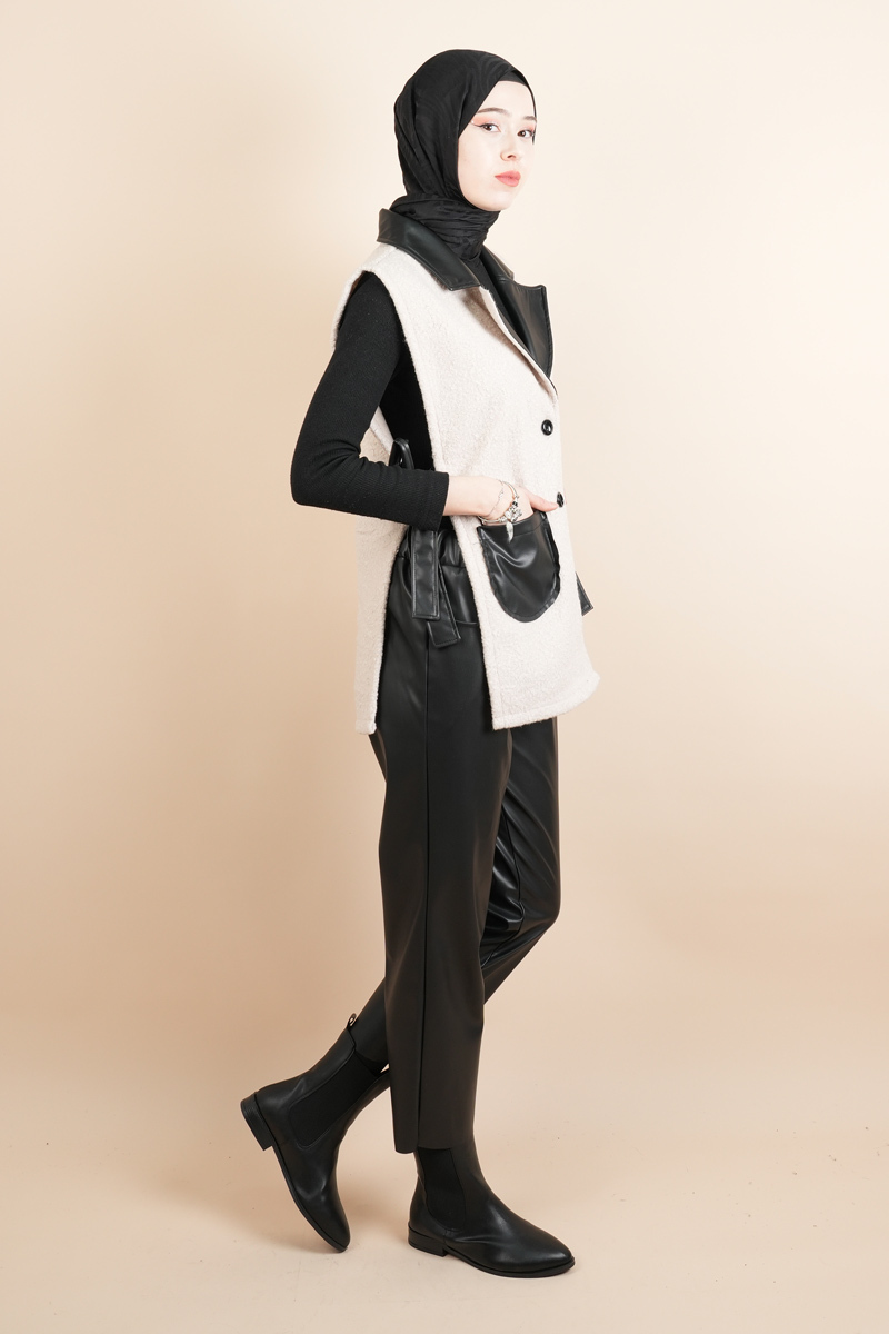 Tesettür Yelek Deri Detaylı Yandan Bağlamalı Teddy Yelek Krem - 3