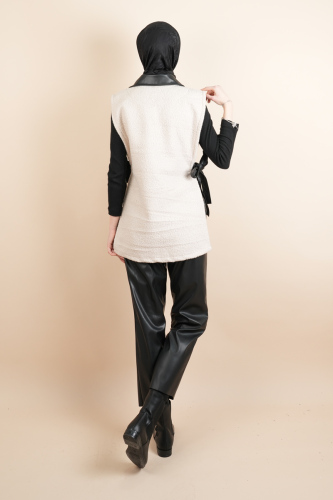 Tesettür Yelek Deri Detaylı Yandan Bağlamalı Teddy Yelek Krem - 4