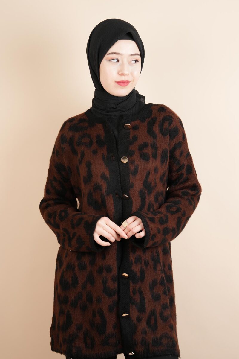 Tesettür Yumoş Hırka Leoparlı Düğmeli Uzun Yumoş Hırka Kahverengi - 1
