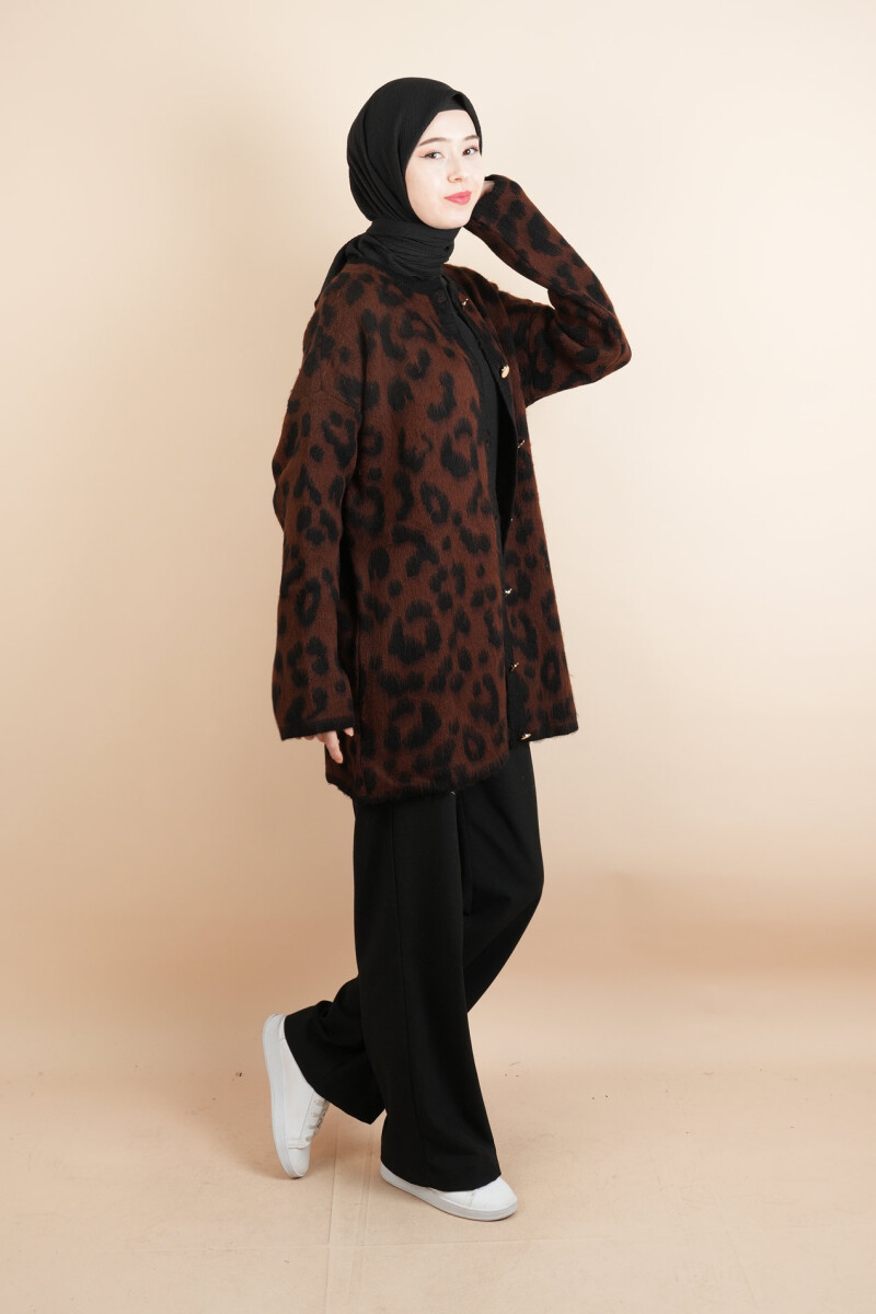 Tesettür Yumoş Hırka Leoparlı Düğmeli Uzun Yumoş Hırka Kahverengi - 3