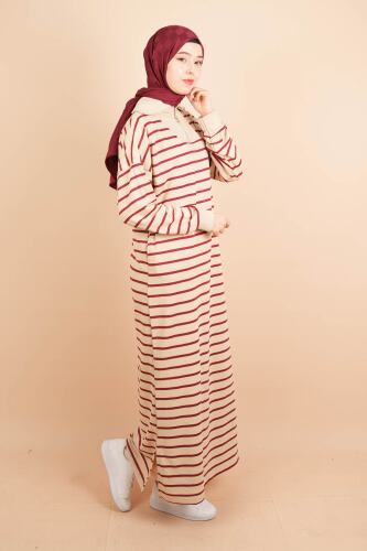 Uzun Tesettür Sweat Elbise Dik Yaka Yarım Fermuarlı 2 İplik Sweat Elbise Bordo - 03Kız Kulesi Teks (1)