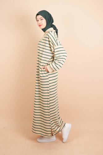 Uzun Tesettür Sweat Elbise Dik Yaka Yarım Fermuarlı 2 İplik Sweat Elbise Yeşil - 03Kız Kulesi Teks (1)