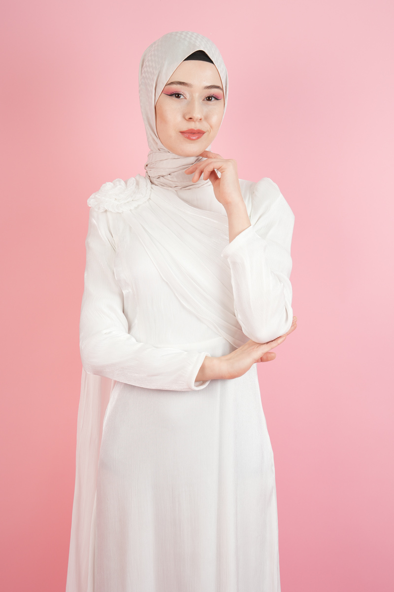 Yeni Çıkan Abiye Model Ön Çapraz Drapeli Kuyruklu Abiye Beyaz - 3